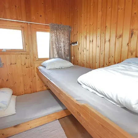 Three-bedroom Holiday Vrensted 07 *